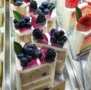 Paris Baguette Instagram Blue Berry Cake And Rainbow Cake