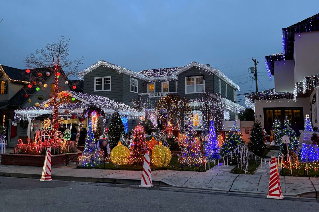 Eucalyptus San Carlos Christmas Lights (1)