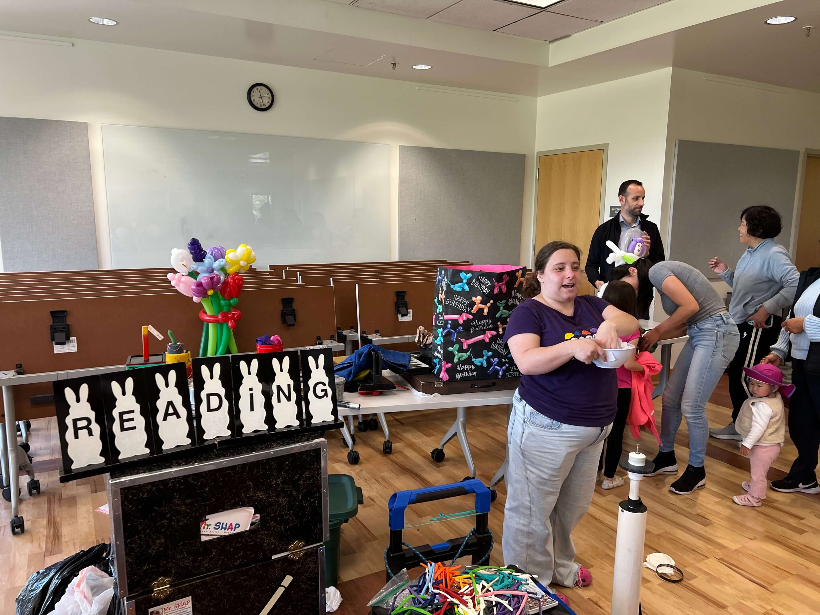 Mr Shap Balloon Twisting San Carlos Library (2)